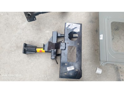 右踏步骨架总成