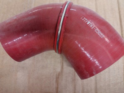 13TFW761-03022    发动机进水胶管