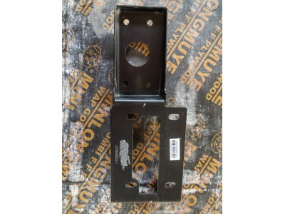 LZ970493000078     保险杠右支架总成