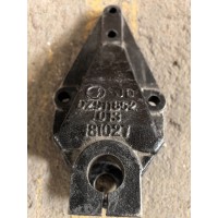 DZ9118521013     前簧后支架