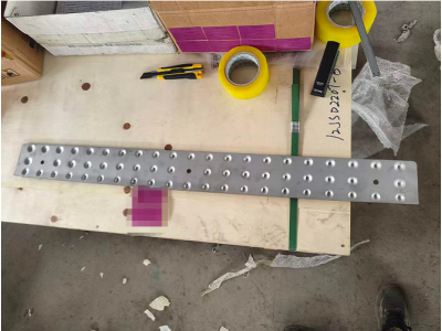 JSS005656421     前中部保险杠踏板