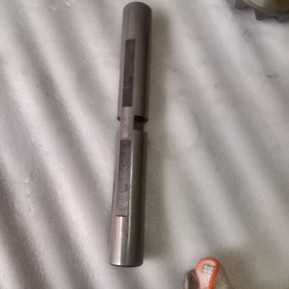 曼MCY13行星轮轴(L=292,5MM)   810W35107-0032图2