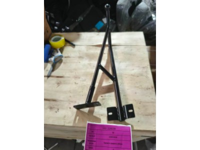 428203436/XGA82DFW711-19015   右下视镜安装支架总成