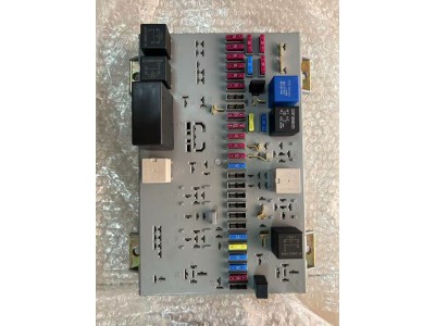 陕汽F3000中央电器装置板    编号DZ9100586400/81.25444.6060