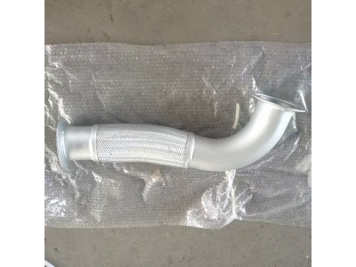 WG9725549068  排气管