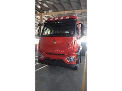 豪沃TS7配件HOWOTS配件AZ952519000305 空滤器总成