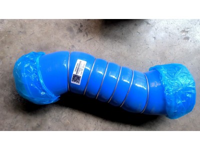重汽中冷器连接管  AZ000053000323