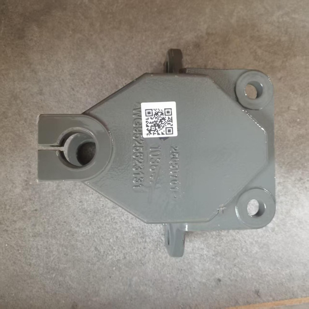 WG9525523131前簧后支架