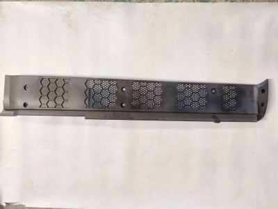 WG9525195002豪沃E7-N7进气道装饰板 125×9×11 1.1kg