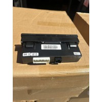 汕德卡T5G 空调控制器712W61942-0008