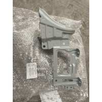 8891436199C15    挡泥板前支架上部左