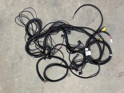 AZ9721777801 右置HW7E载货车底盘电线束（双桥） 济南恒涛贸易有限公司