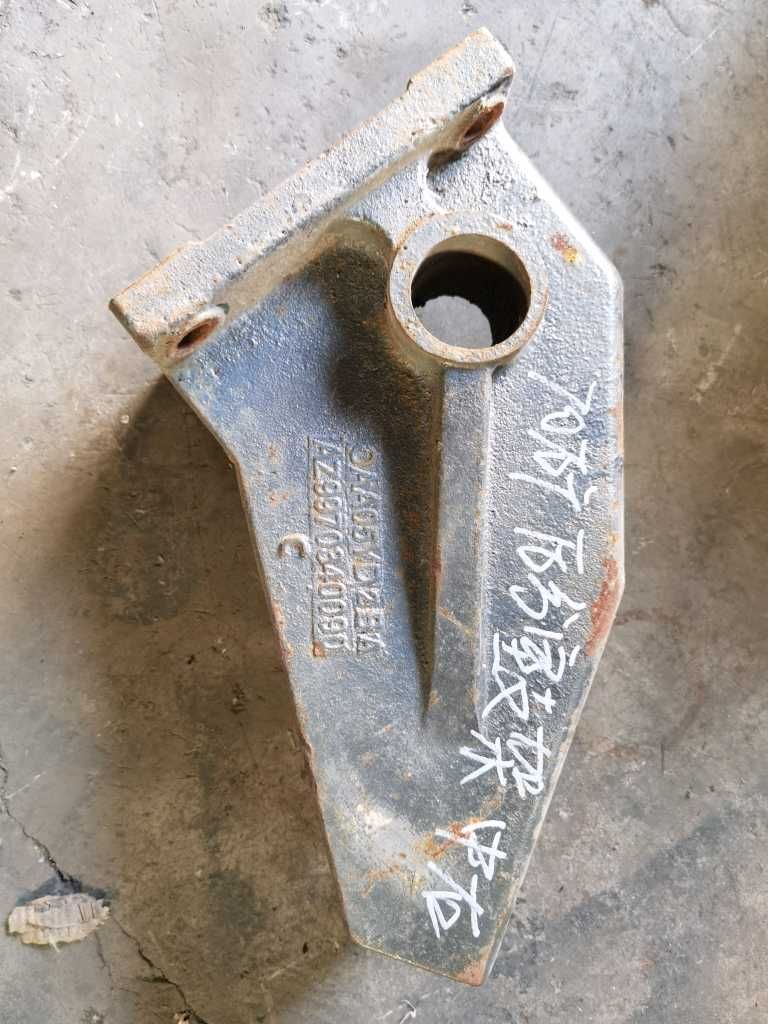 后分室支架 中右,WG9970340090