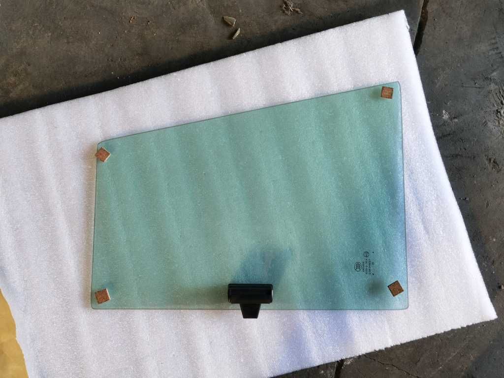 车门玻璃 左 14550011193