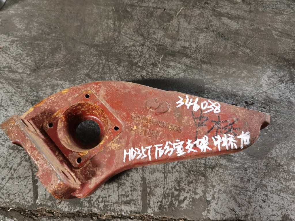 后分室支架 中桥右 DZ90149346038/131401020106A117