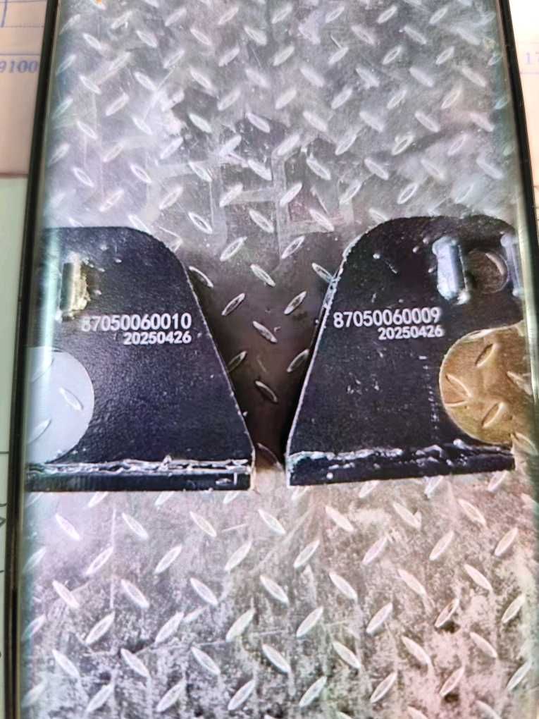 87050060009駕駛室翻轉(zhuǎn)支架 右