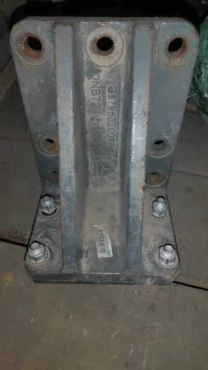 WG9795520098后鋼板限位支架