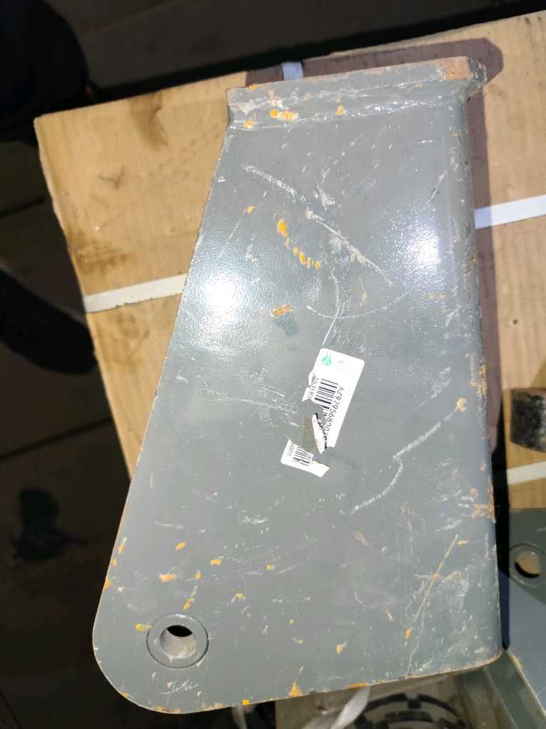 AZ9795680012前桥减震器支架