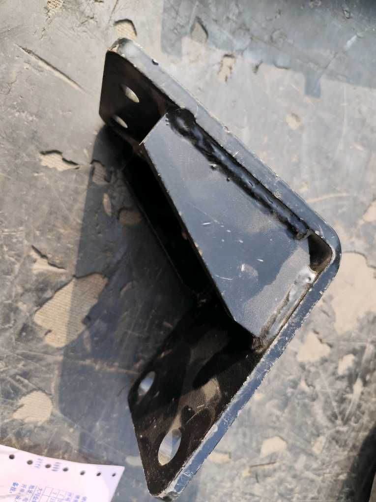 27110102612儲氣筒支架