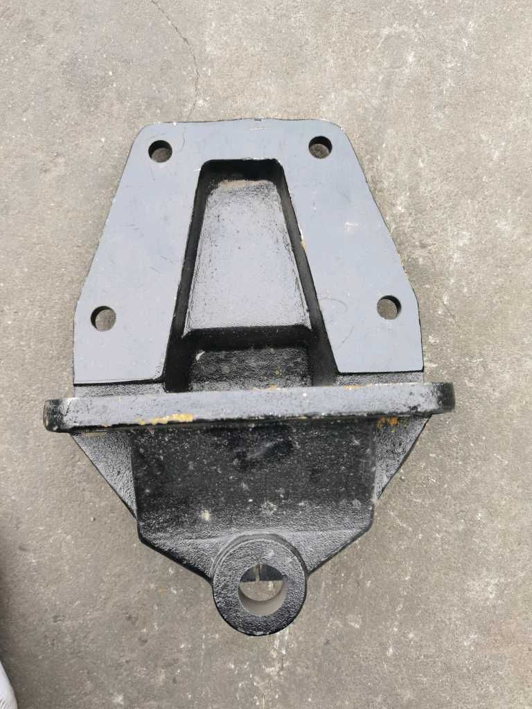 前簧前支架 863图3