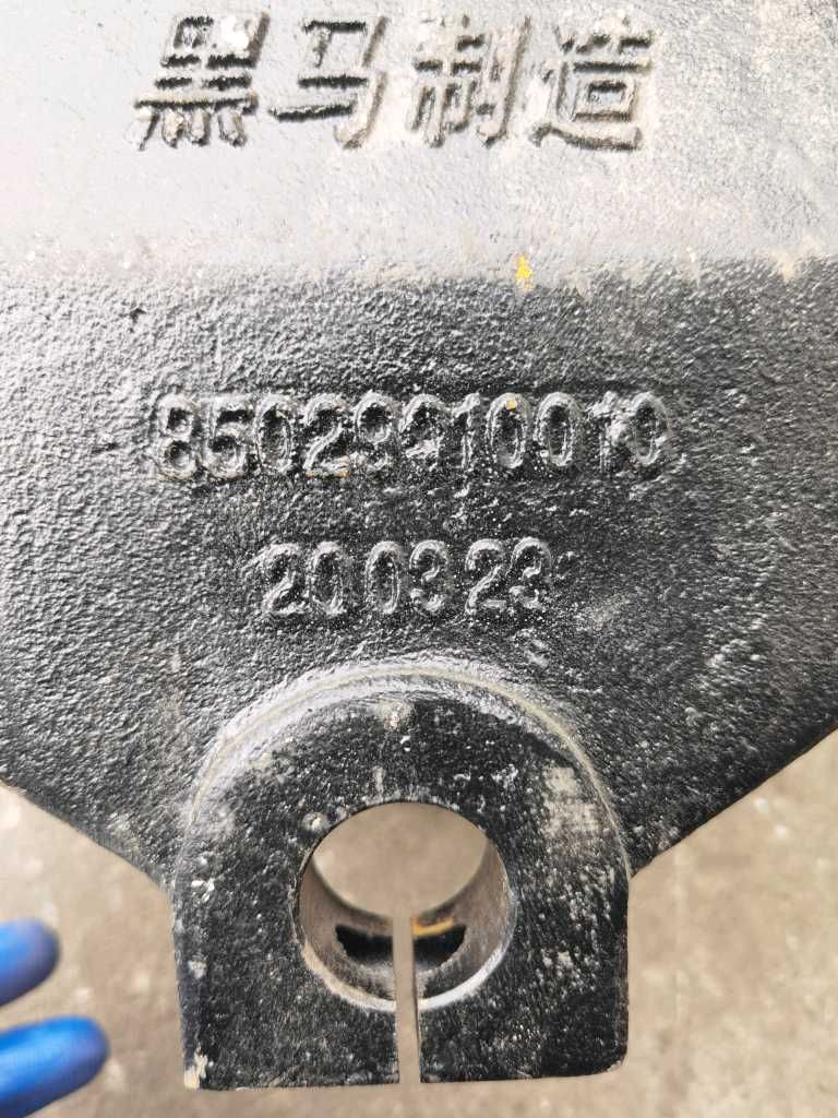 前簧前支架 863图4