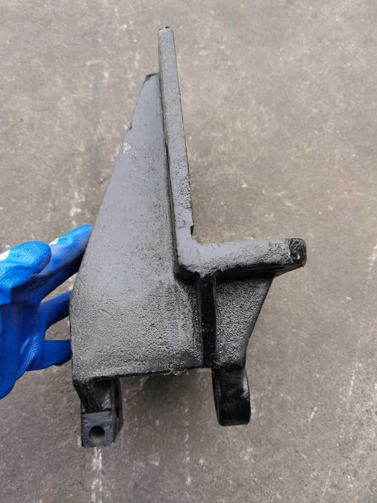 前簧前支架 863图2