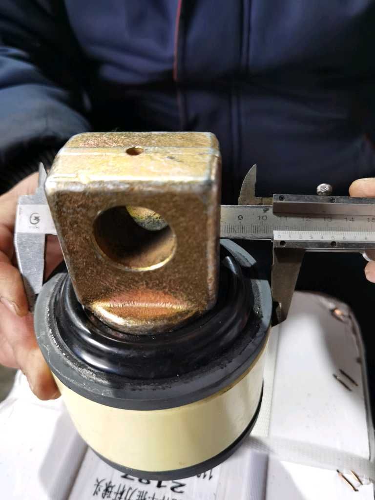 推力杆胶心 108图3