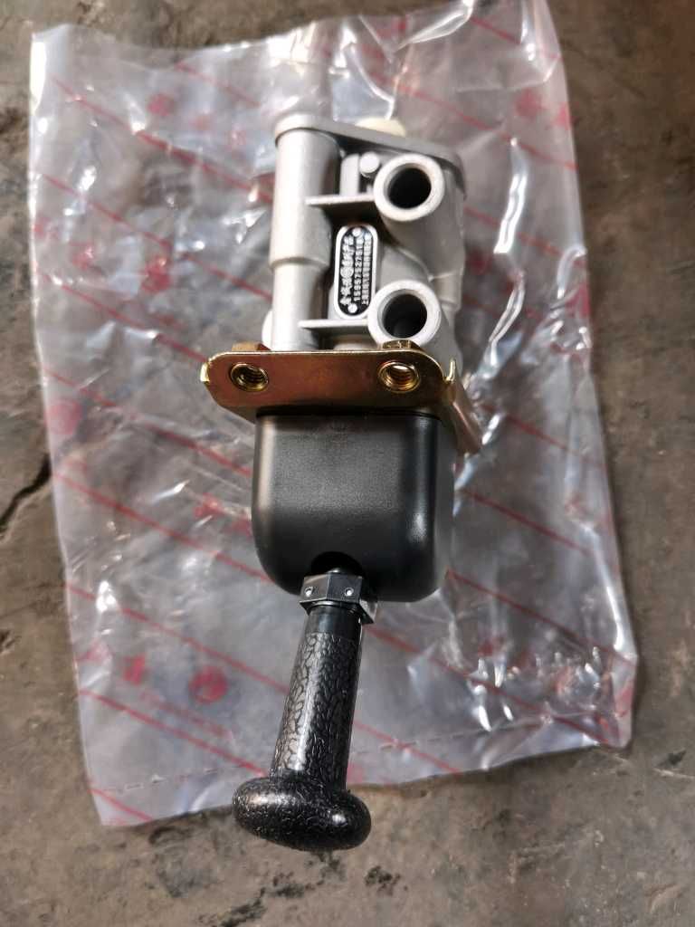 手制动阀 三孔图3