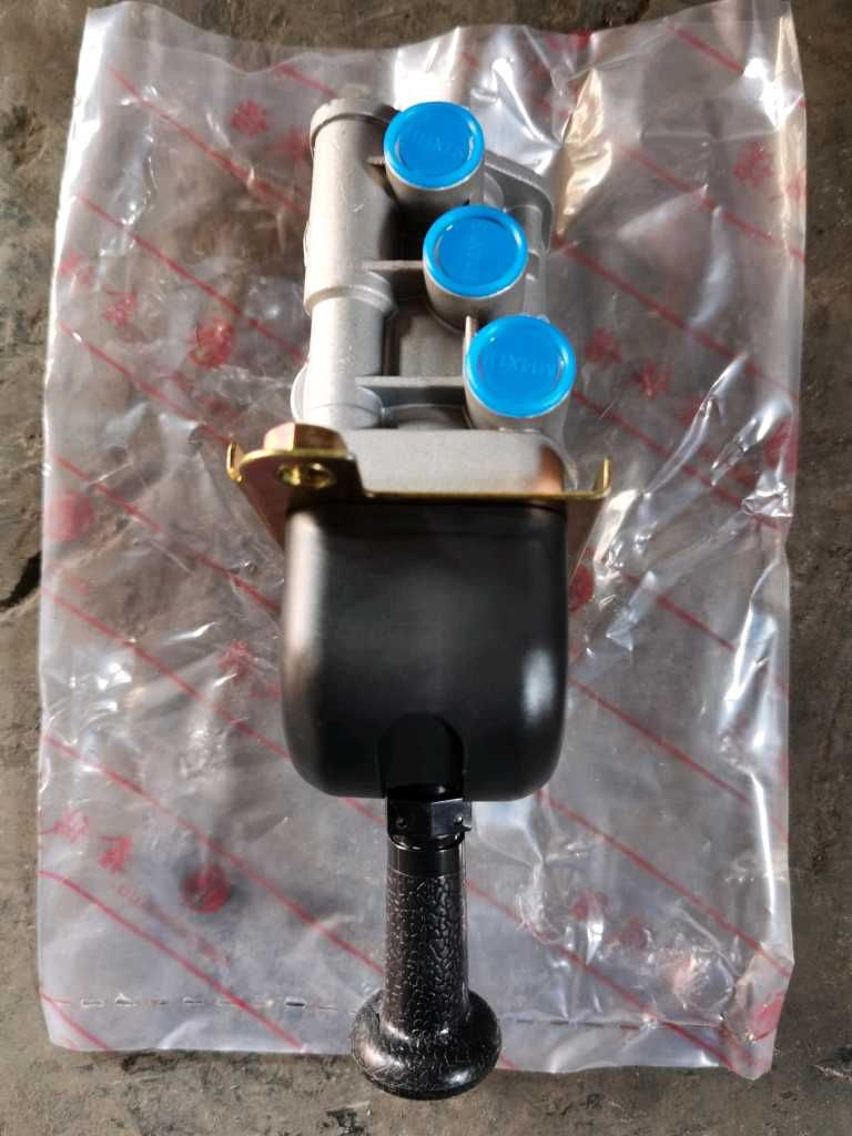 手制动阀 三孔图2