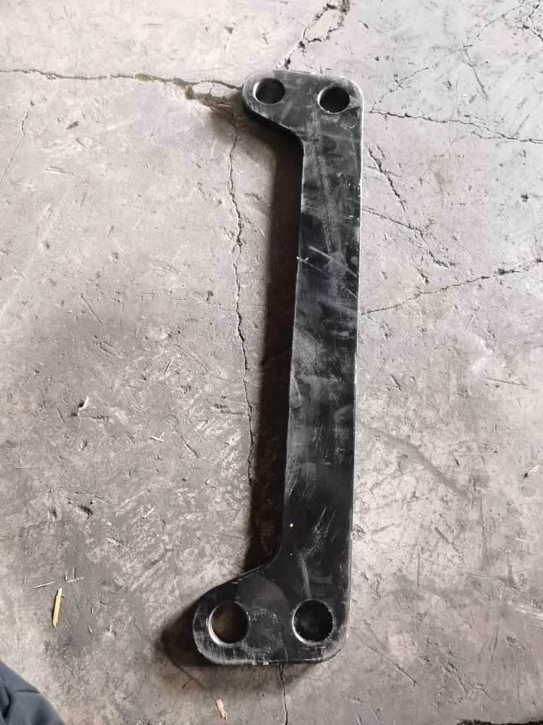 二横梁拉杆 27120122481