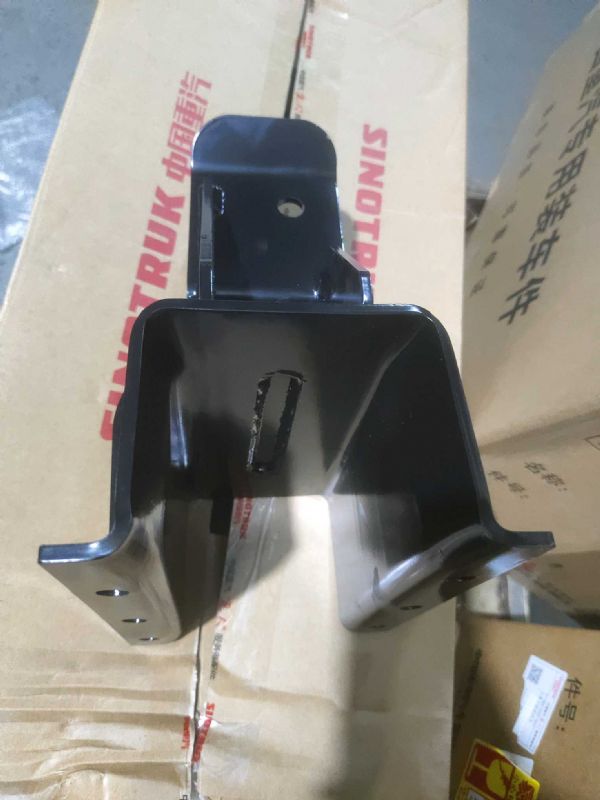 驾驶室后悬上支架图2