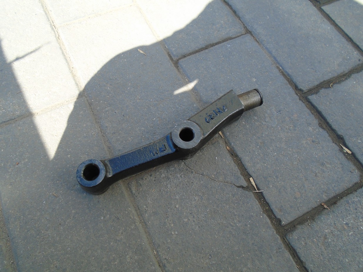 后減震器連接軸