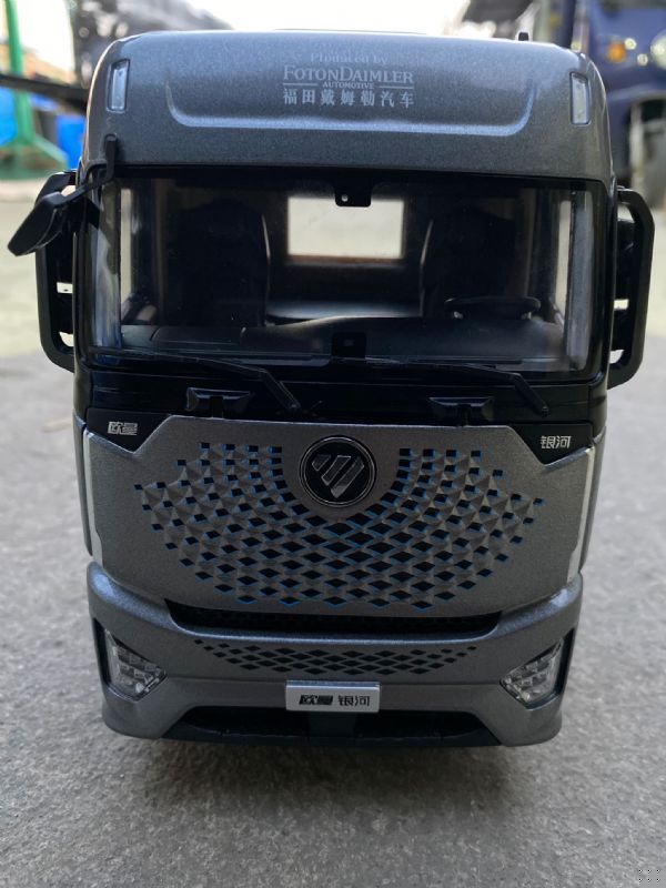 1：24银河牵引车模