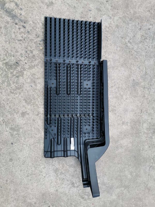 右后挡泥板总成