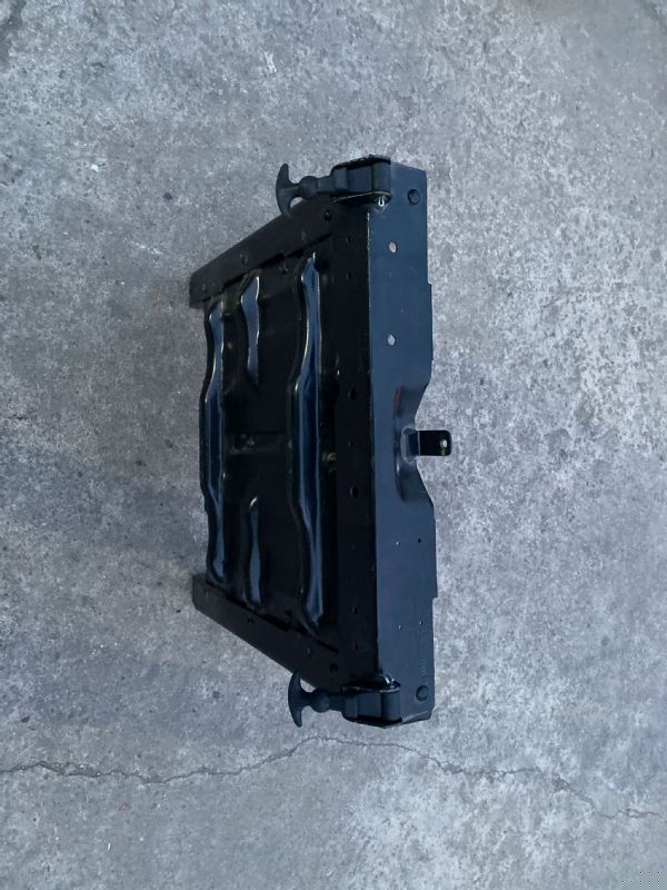 蓄电池箱体总成