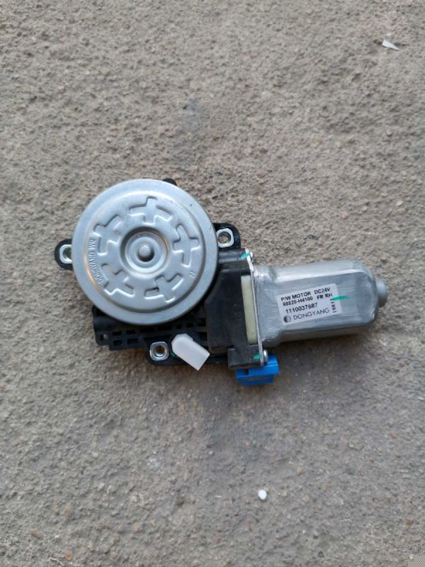 车门玻璃升降器电机（右）