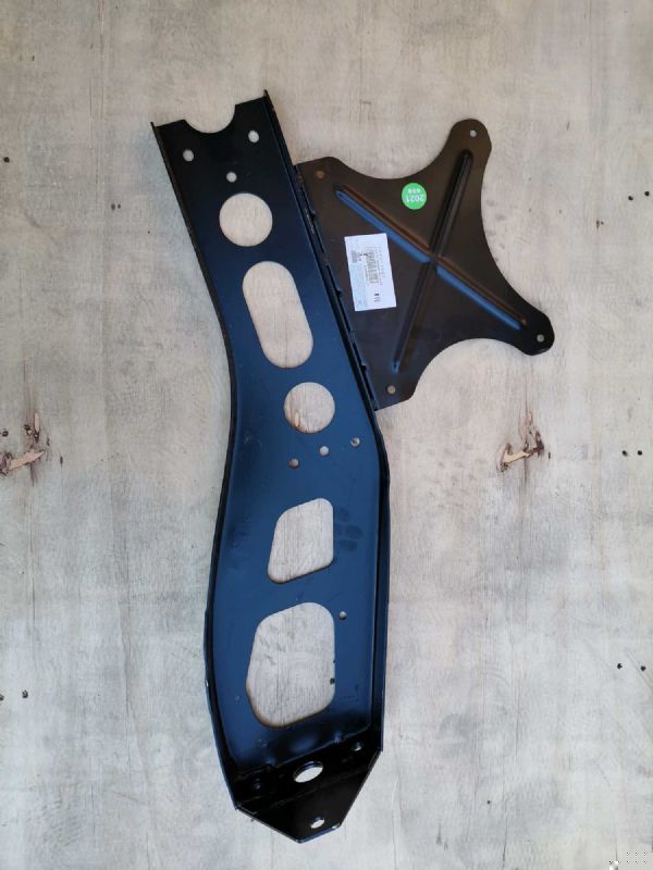 左后组合灯支架总成