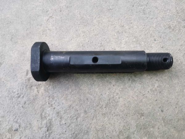 前钢板弹簧销轴