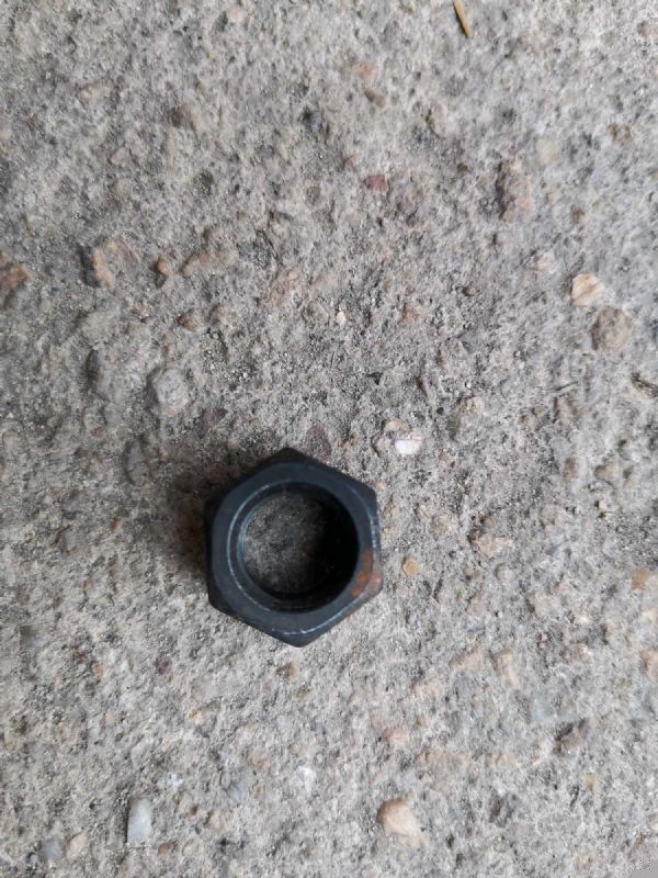 中桥主减速器壳螺丝