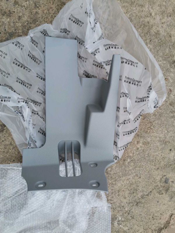 驾驶员左下裙板