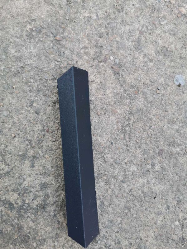 仪表板中安装点堵盖