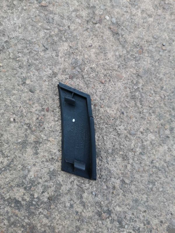 仪表板右安装点堵盖