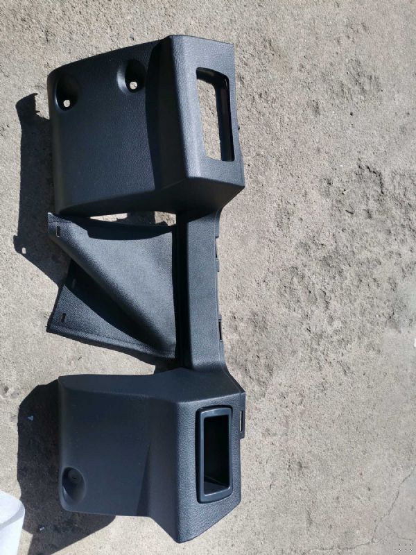 驾驶员中下面板总成