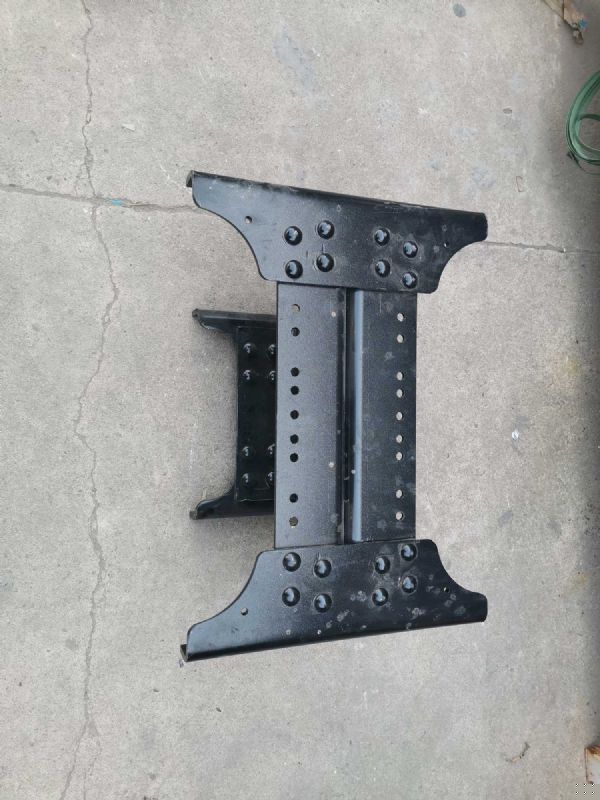 中后桥横梁总成 