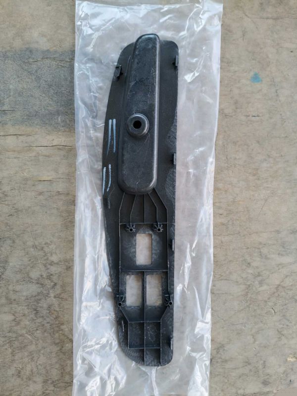 右前门内扶手总成