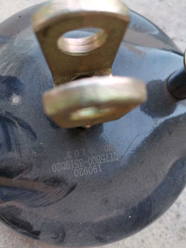 前制动气室总成（右）