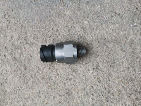 手刹气压低报警开关