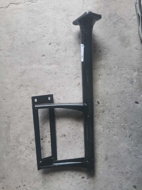 左后管梁支架总成