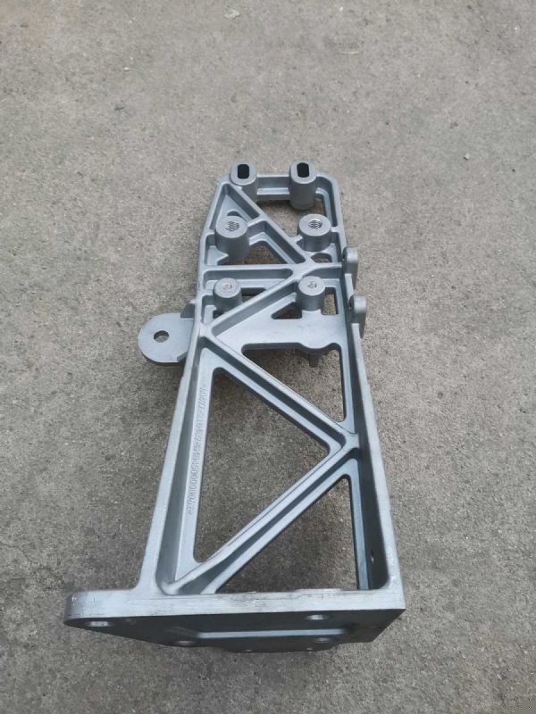 右车架连接支架总成