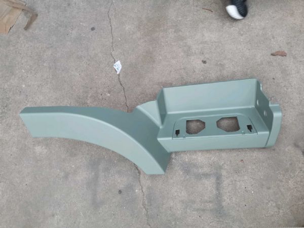 右上脚踏板总成